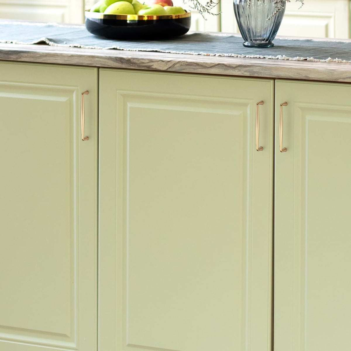 Ravinte zinc alloy cabinet pull combines durability and modern elegance.