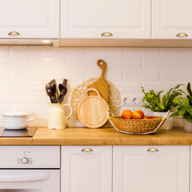 Ravinte kitchen setting with Champagne Bronze pulls, warm metallic accents