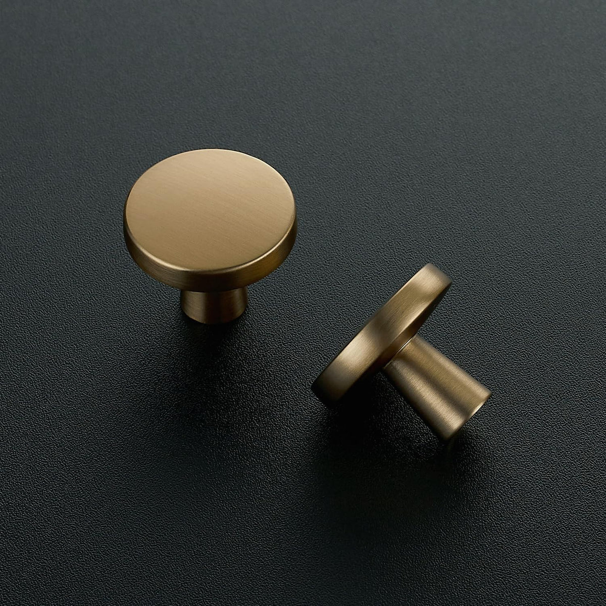 Ravinte knob close-up highlights zinc alloy construction and durable Champagne Bronze finish.