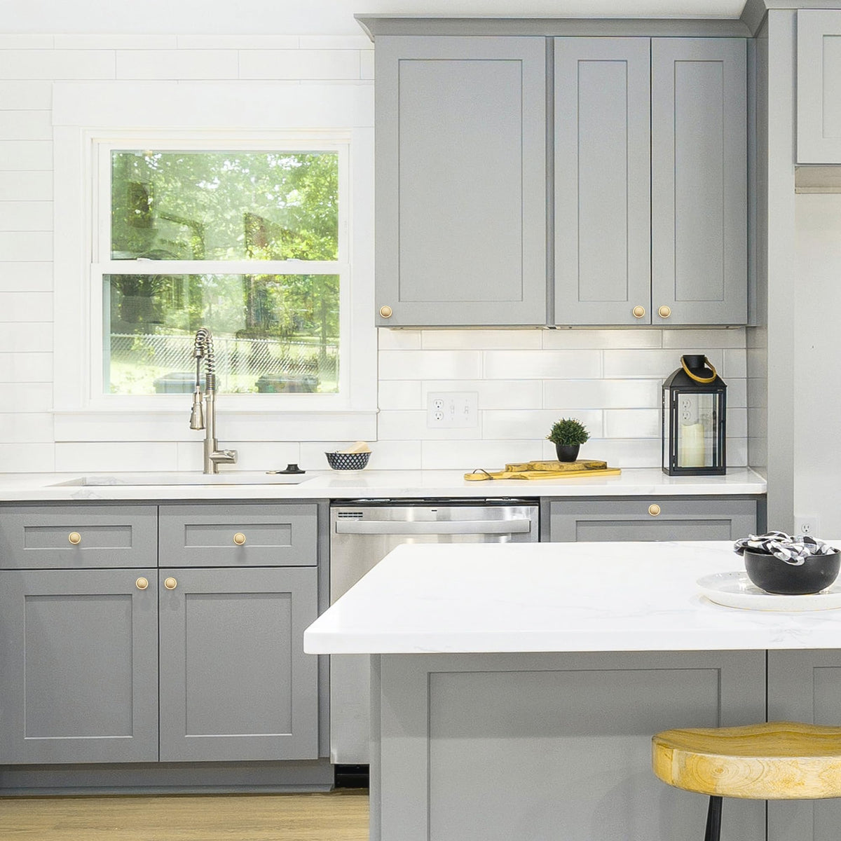 Ravinte Champagne Bronze knob finish detail emphasizes the warm, soft glow.