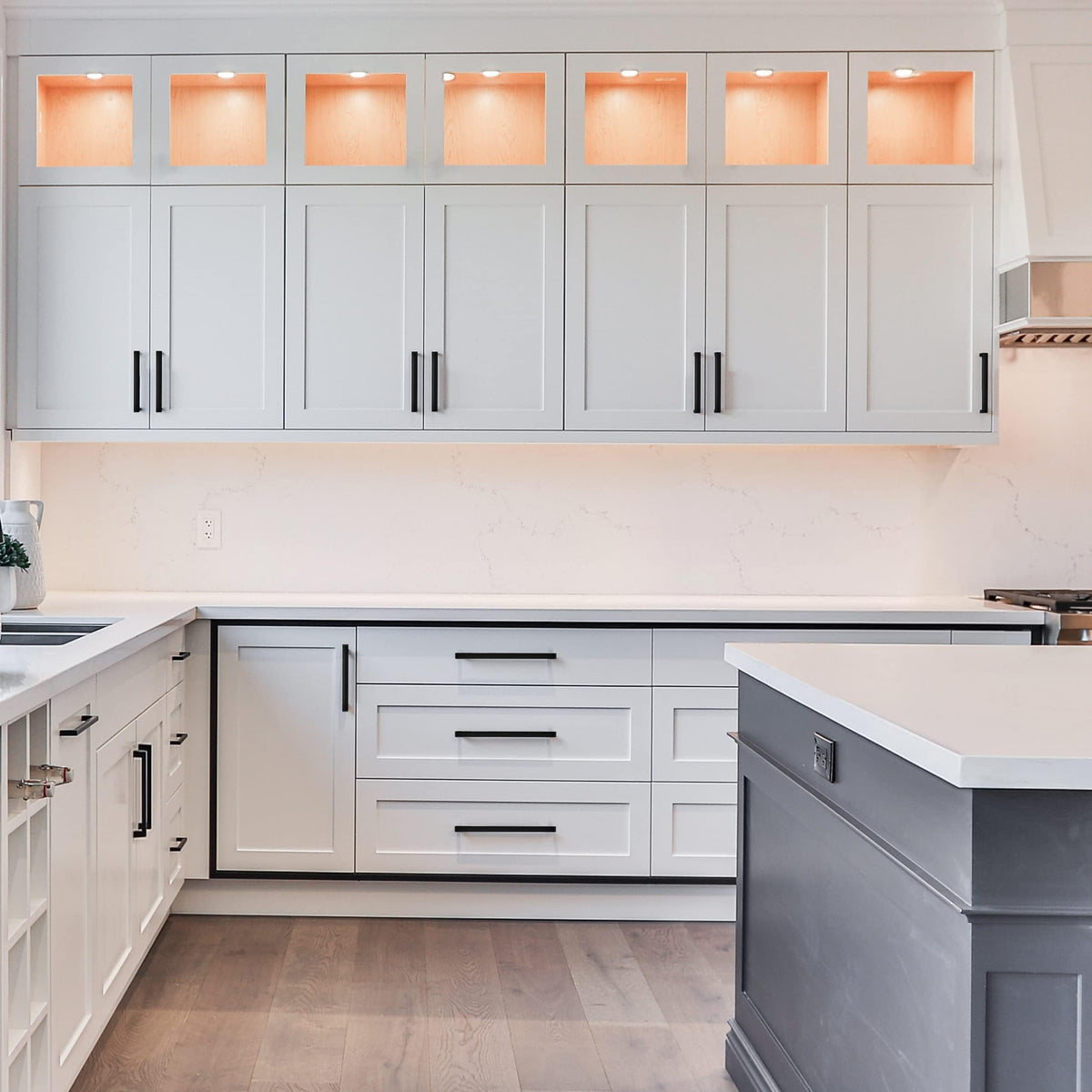 Ravinte compact matte black cabinet hardware profile suitable for modern kitchens.