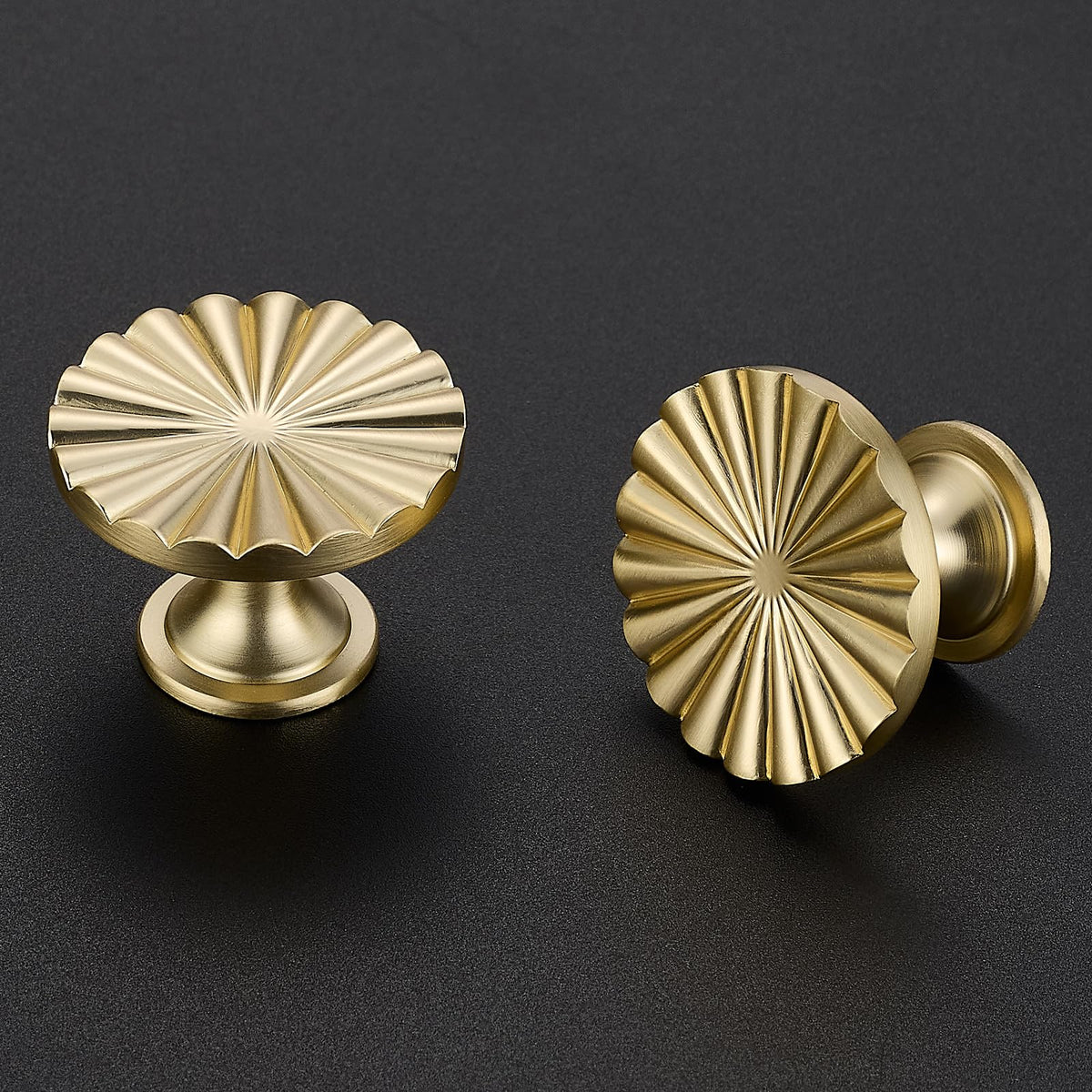 Ravinte Decor brushed brass knob closeup highlights durable zinc alloy and wear resistance