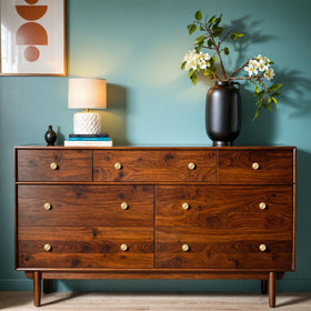 Ravinte Decor wardrobe knob installation demonstrates easy retro upgrade for closets
