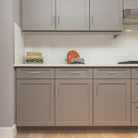 Ravinte easy install cabinet pulls with screws included.