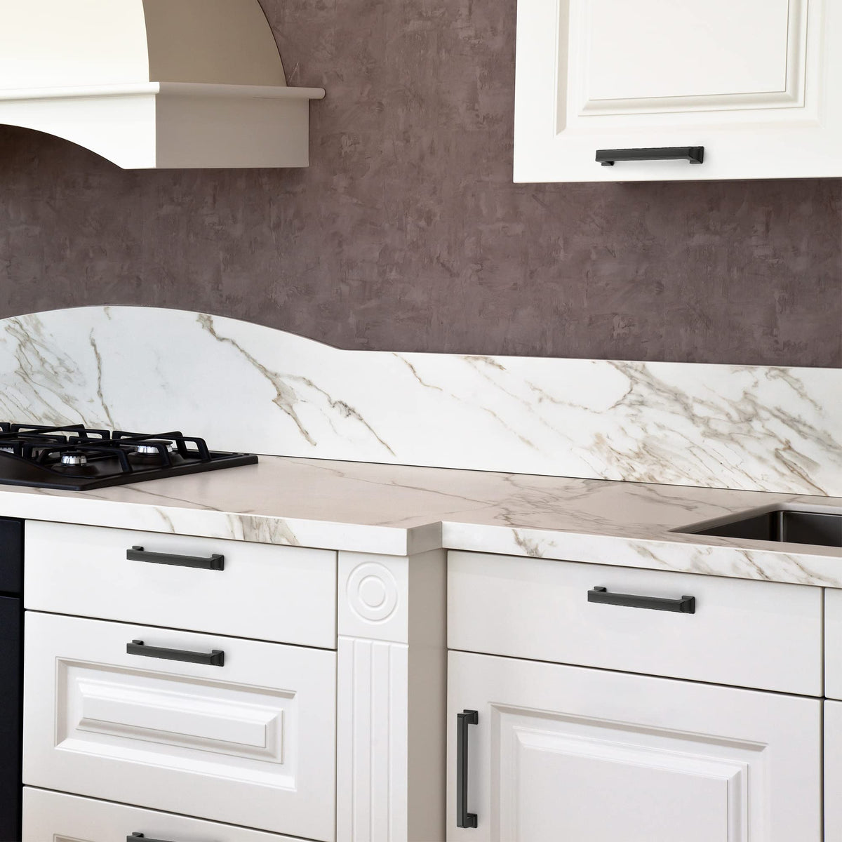 Matte black drawer pulls on dresser with Ravinte hardware