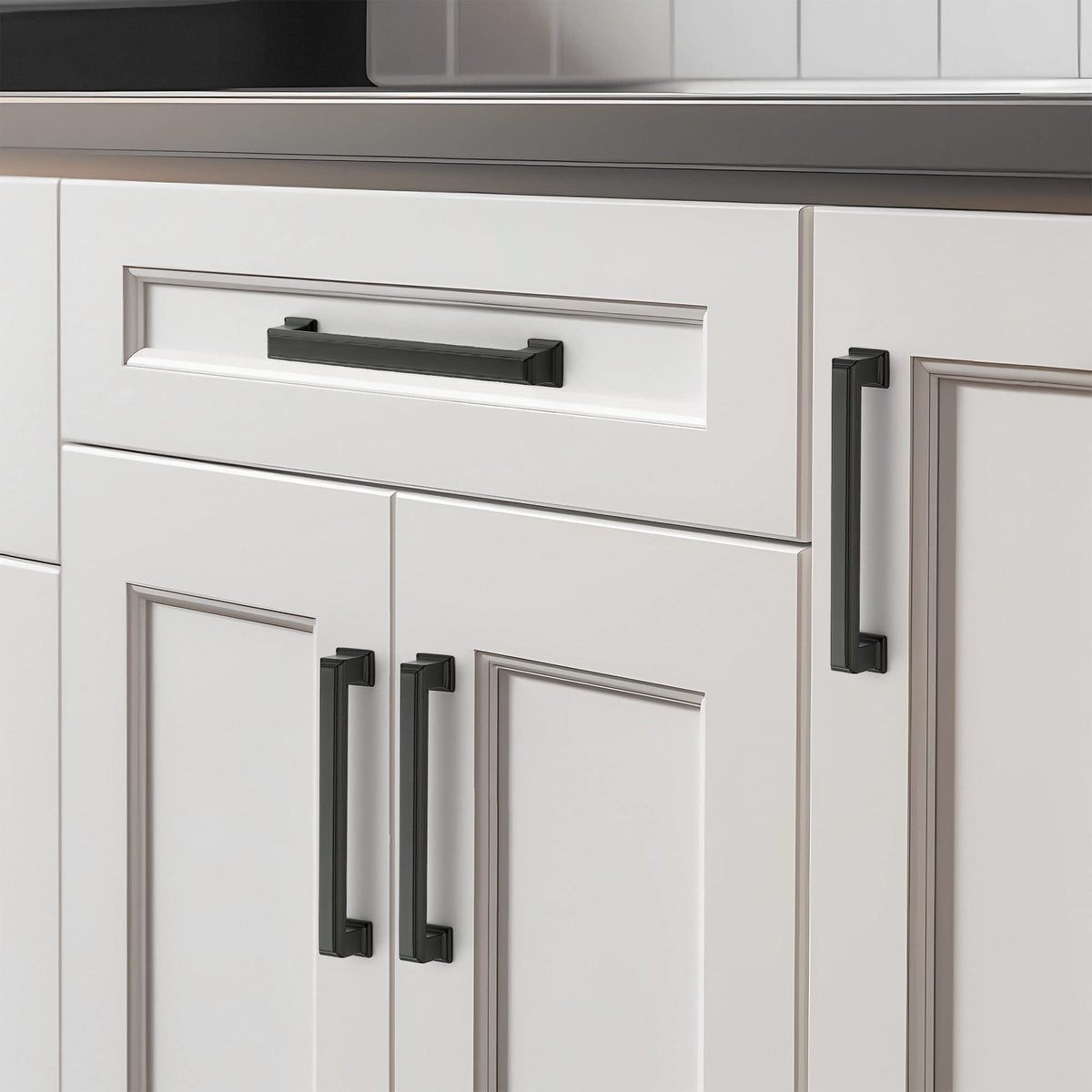Square solid metal Ravinte hardware in matte black