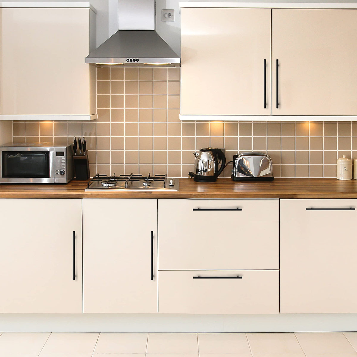 Ravinte kitchen hardware adds clean lines that blend with farmhouse or contemporary styles