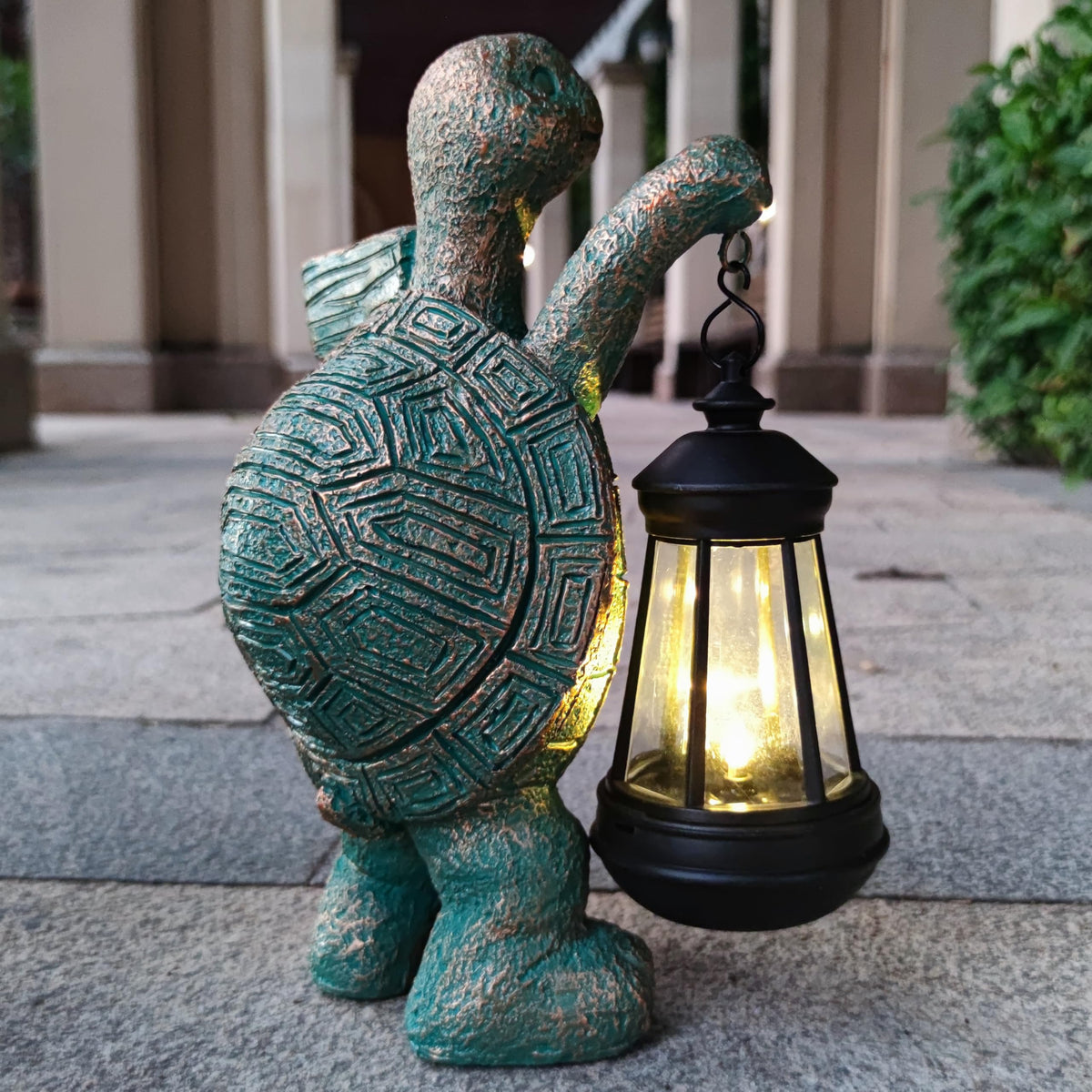 RCTTICUU solar-powered garden light enhances pathways with an inviting glow.
