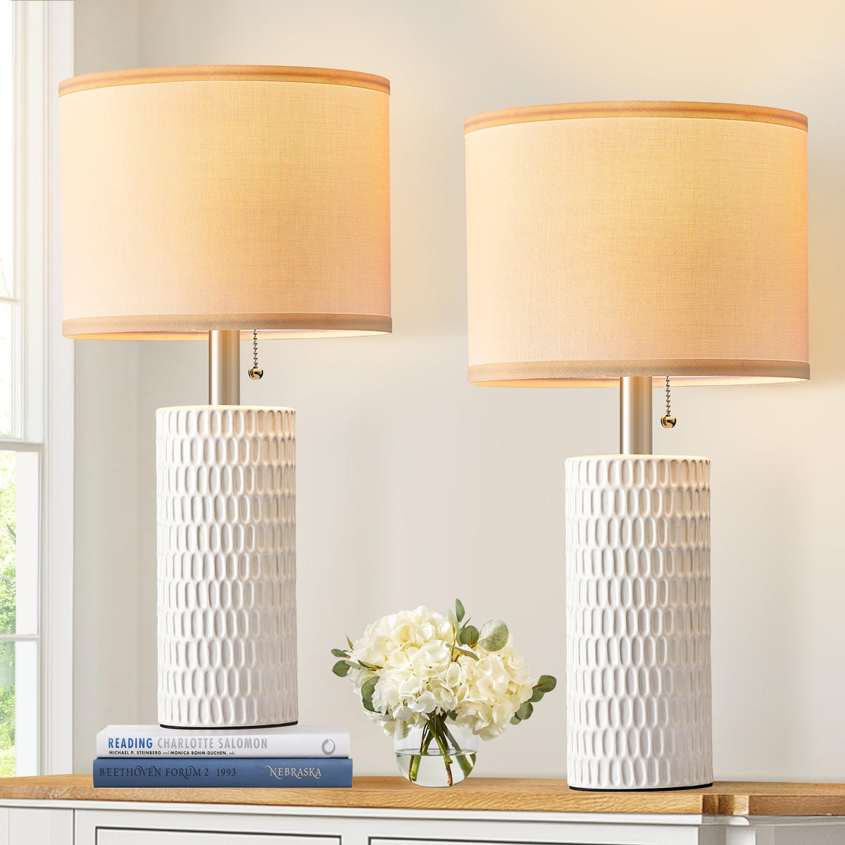 Reaketon 20-inch ceramic table lamp pair with base detail for modern decor.