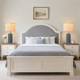 Reaketon ceramic base detail highlighting durable craftsmanship.