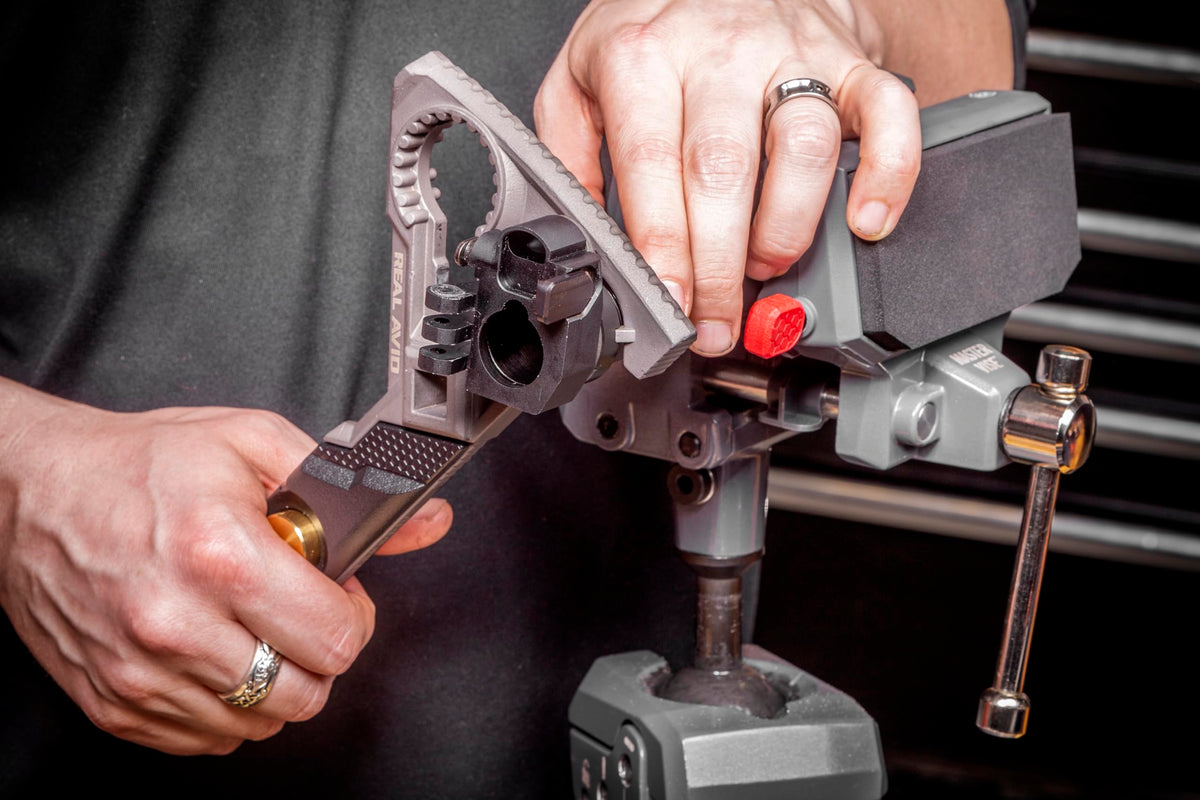 Real Avid Vise fast-adjust crank for quick bench setup.