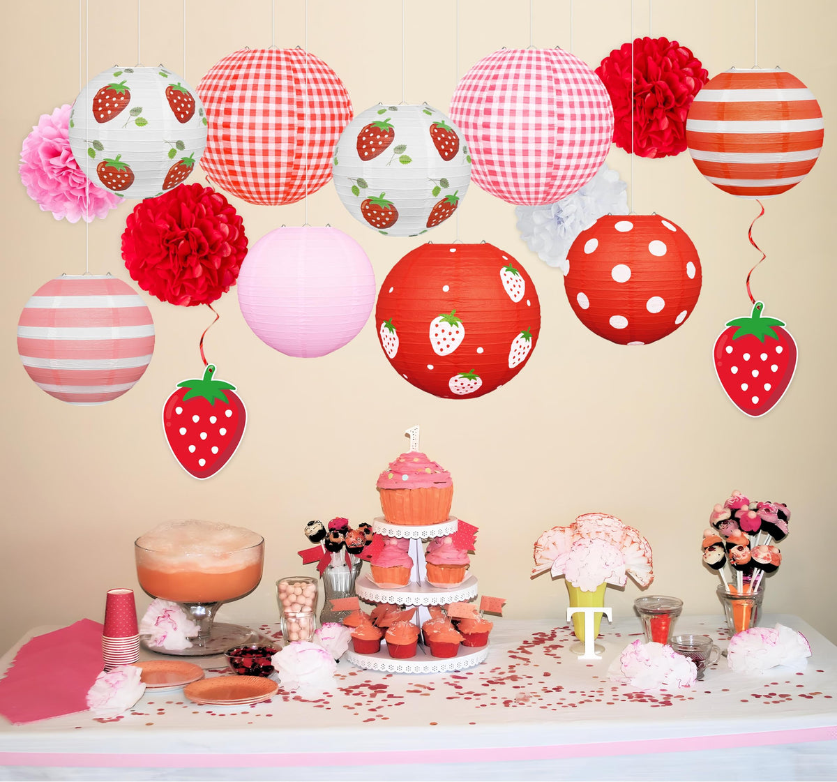 Renbuzhu berry-theme party accessories complete a coordinated look.