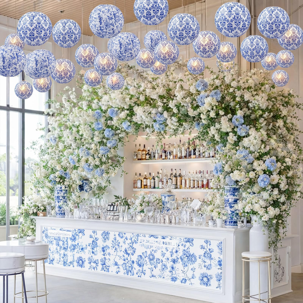 Retisee 12-piece lantern set for versatile decorating at events