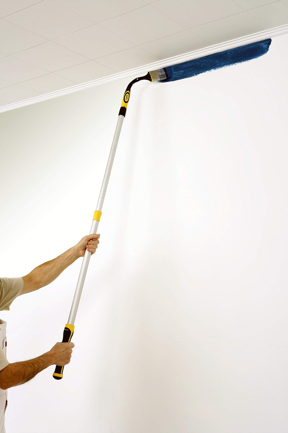 Richard 80833 efficient paint pickup and release reduces drips and speeds painting tasks.