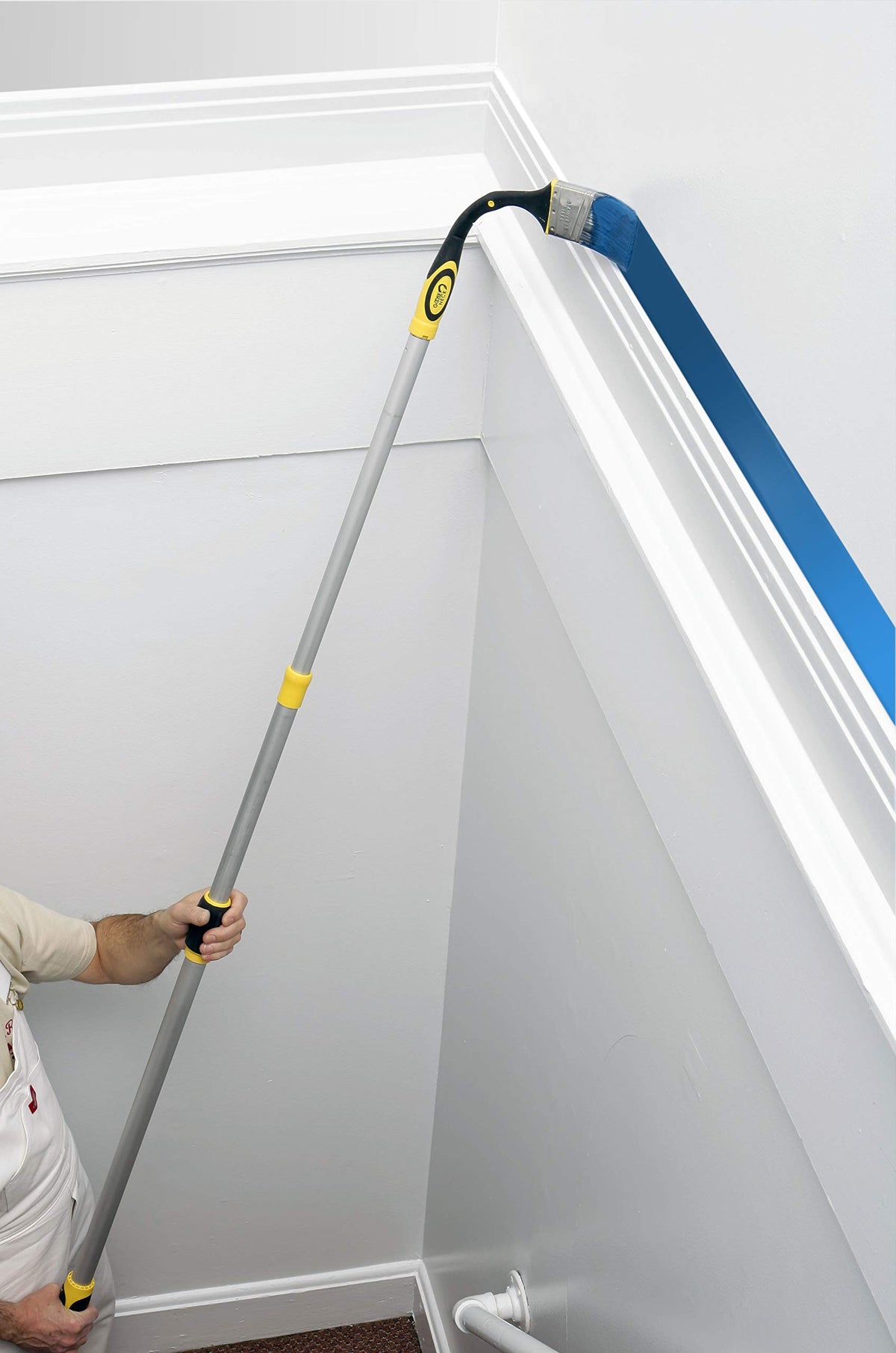 Richard 80833 synthetic fibers perform well with latex and oil-based paints for smooth application.