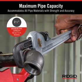 RIDGID 31100 full-floating hook jaw enables superior gripping on pipes.