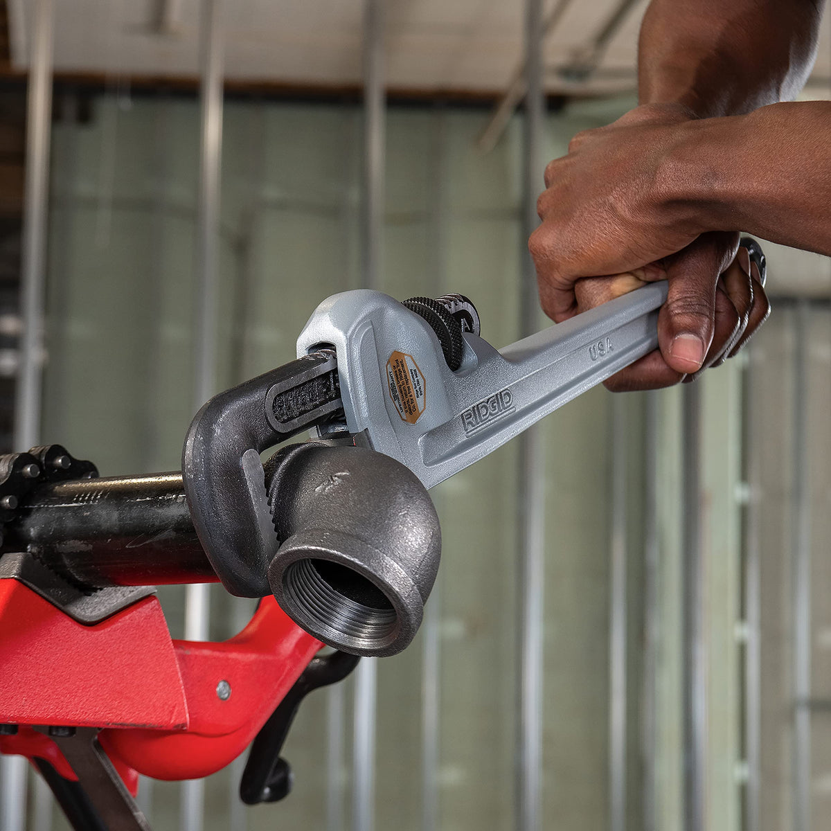 RIDGID 31100 includes special jaws for plastic coated pipe compatibility.