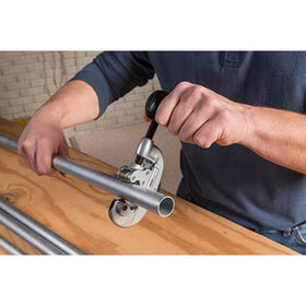 RIDGID 31642 ball detent wheel pin allows tool-less wheel changes.