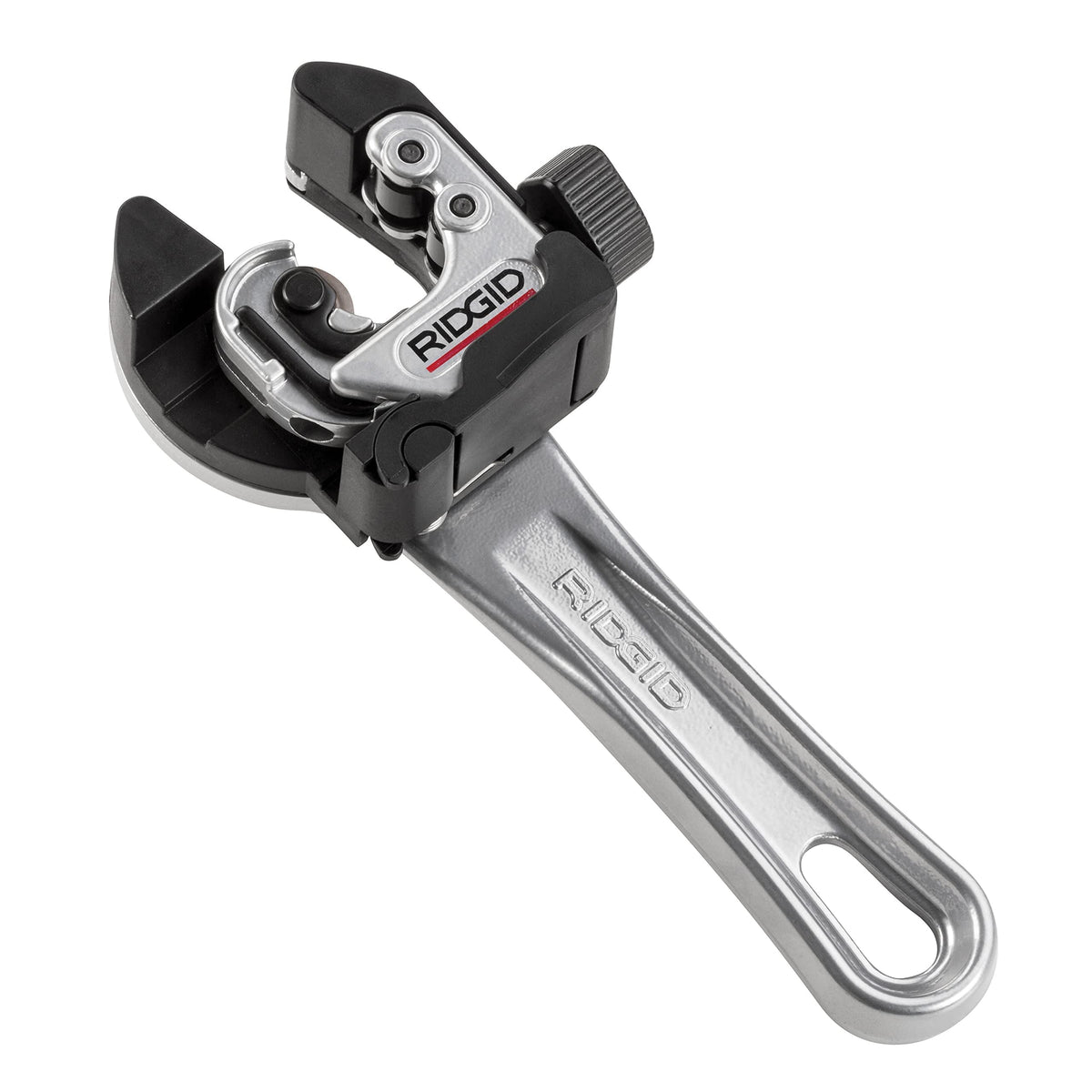 RIDGID 32573 close-quarters cutter with auto-feed in action for tight spaces.