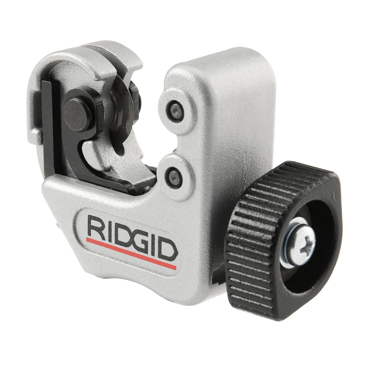 RIDGID 86127 close-quarters autofeed cutter in action for tight-space cuts