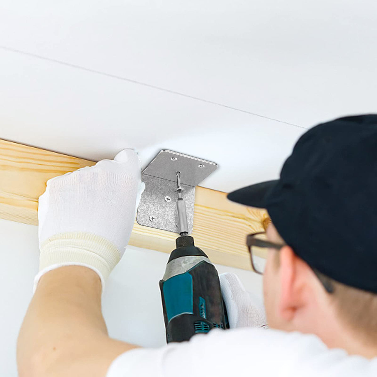 Riuog corner brackets applied to shelves and beds showcasing wide load-capacity.