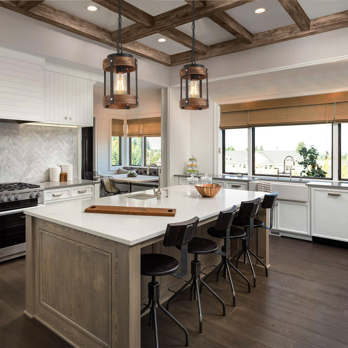 RKUCSR adjustable 59-inch chain allows customizable pendant height for any room.