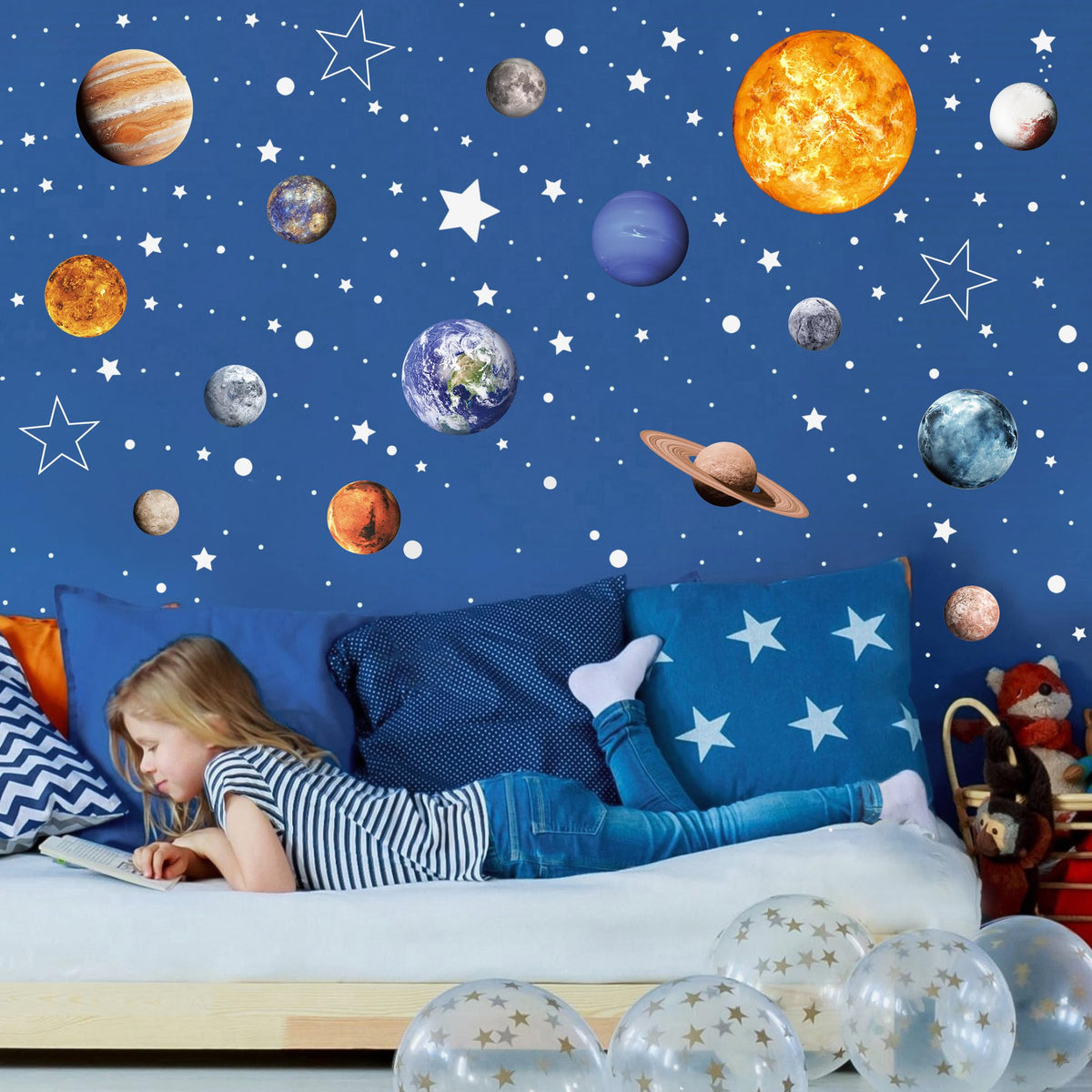 Robmoda Nighttime Ambience creates a starry glow after lights out.