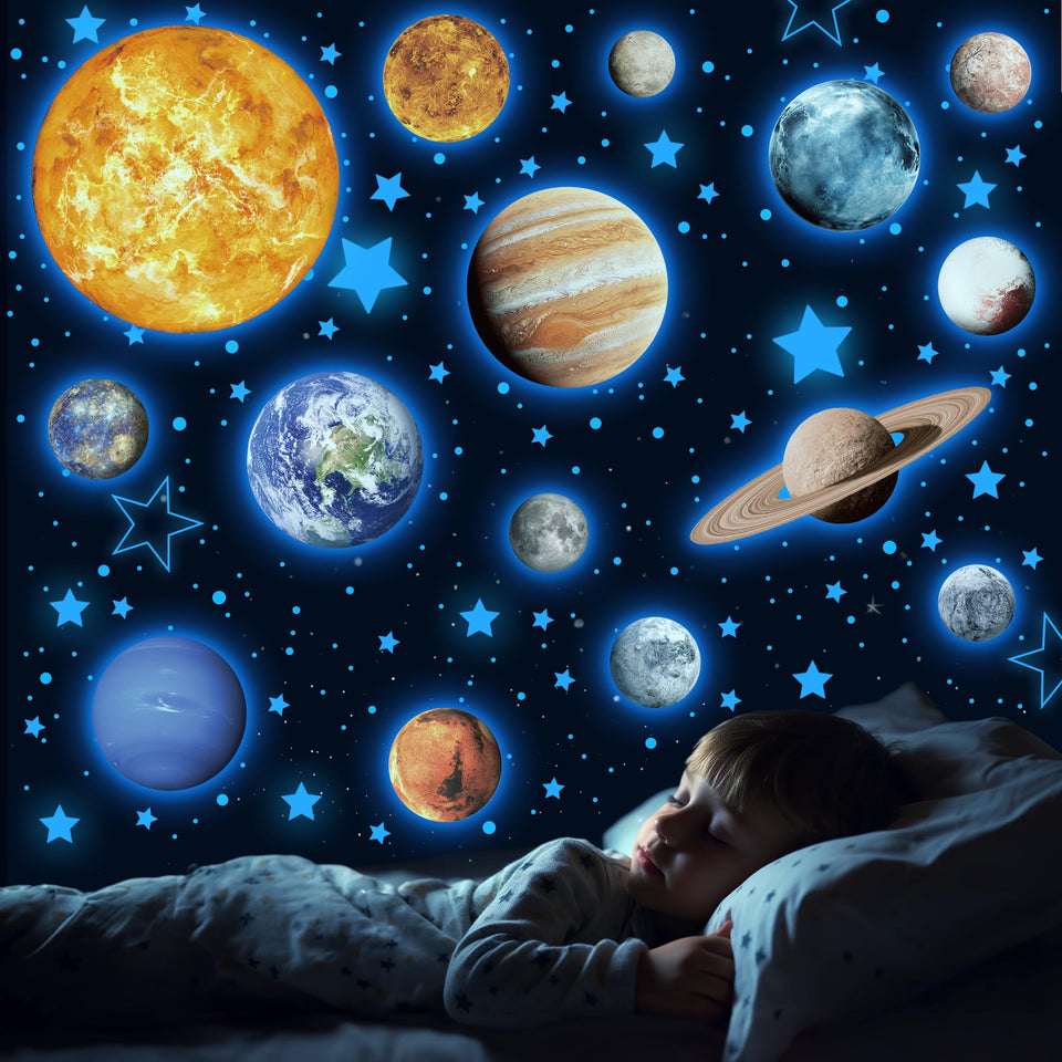 Robmoda Solar System Stars ceiling glow-in-the-dark stars brighten kids' rooms.