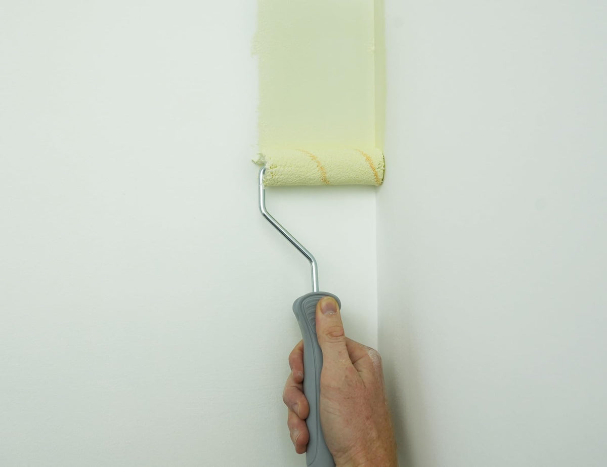 ROLLINGDOG extension pole adds reach for high walls.