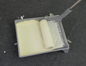 ROLLINGDOG durable plastic tray for easy loading.