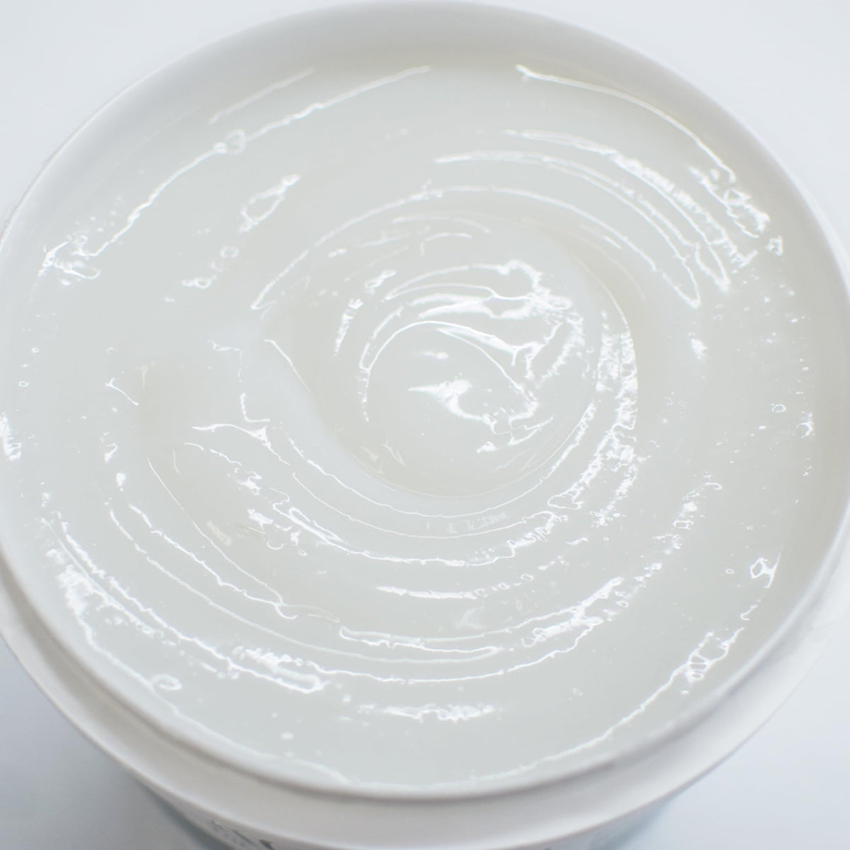 Roman PRO-838 clear-drying formula keeps edges clean during installation.