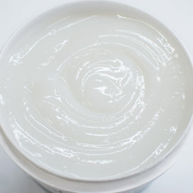 Roman PRO-838 clear-drying formula keeps edges clean during installation.