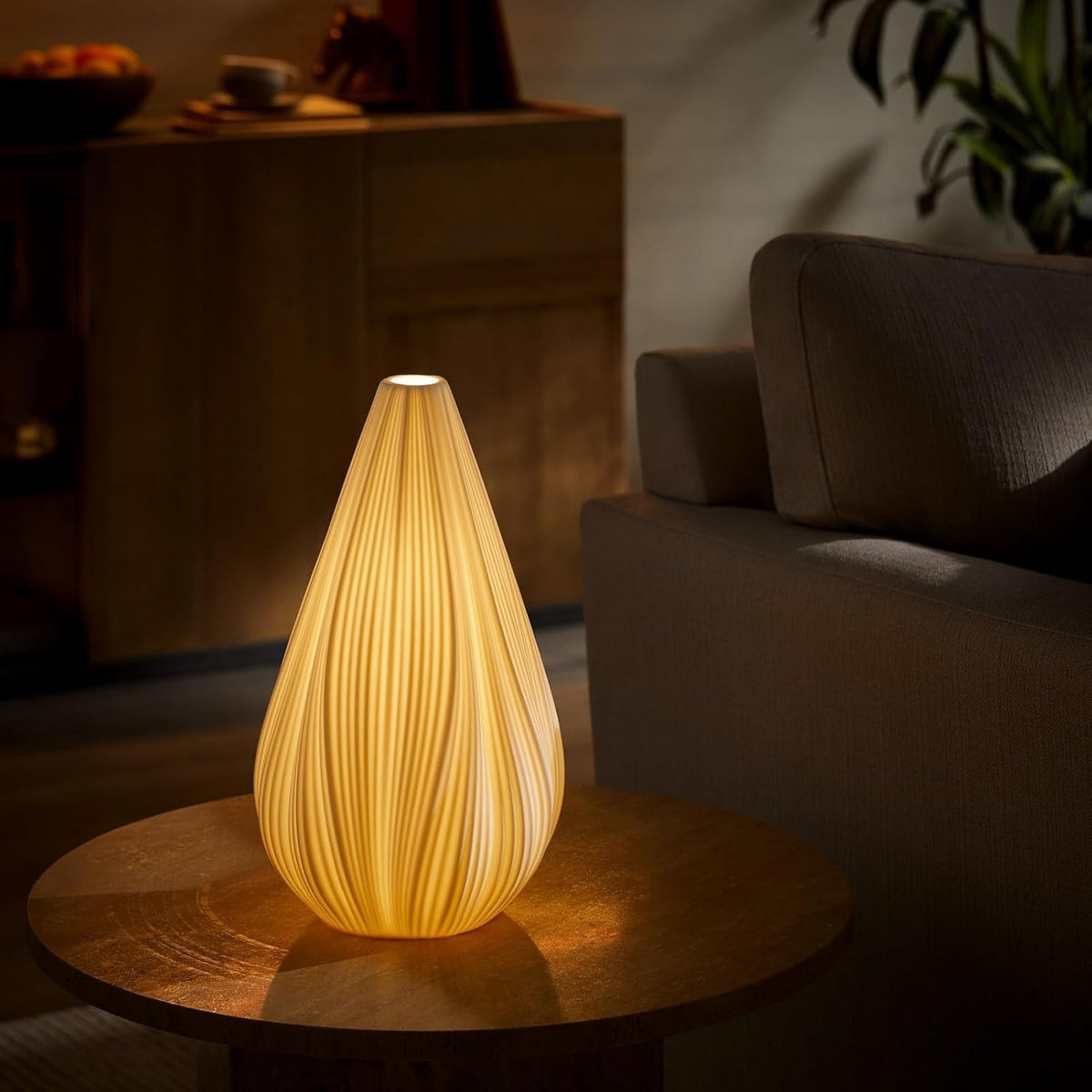 RONDURE ceramic lamp with dimmer switch for customizable brightness.