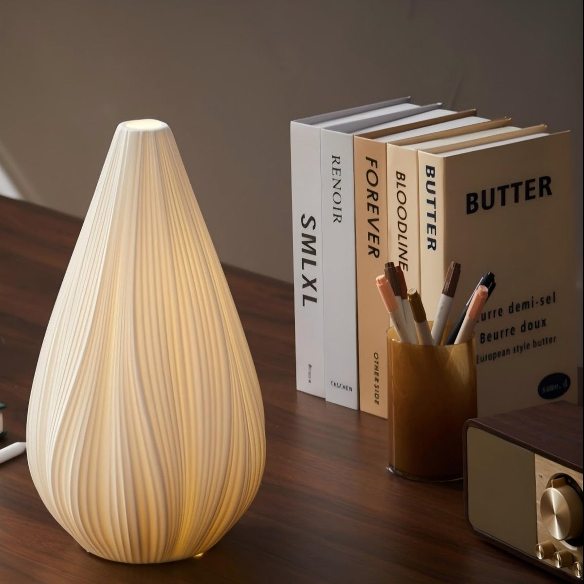 RONDURE textured ceramic surface showcases unique handcrafted details.