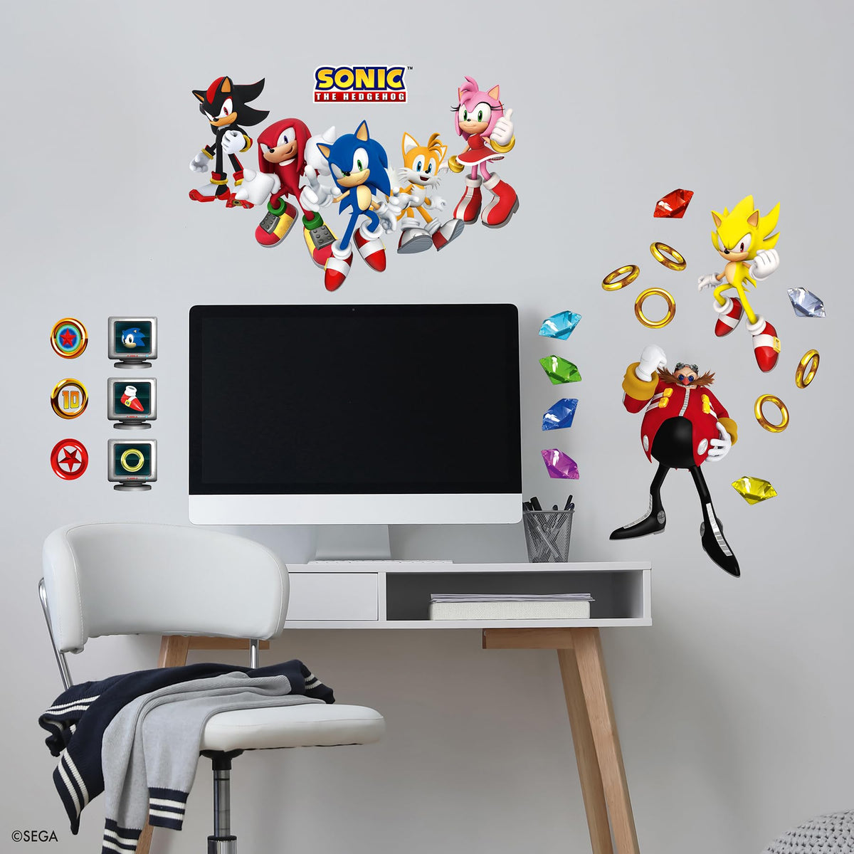 RoomMates Sonic Knuckles wall decal showcasing bold action pose for game-inspired walls.