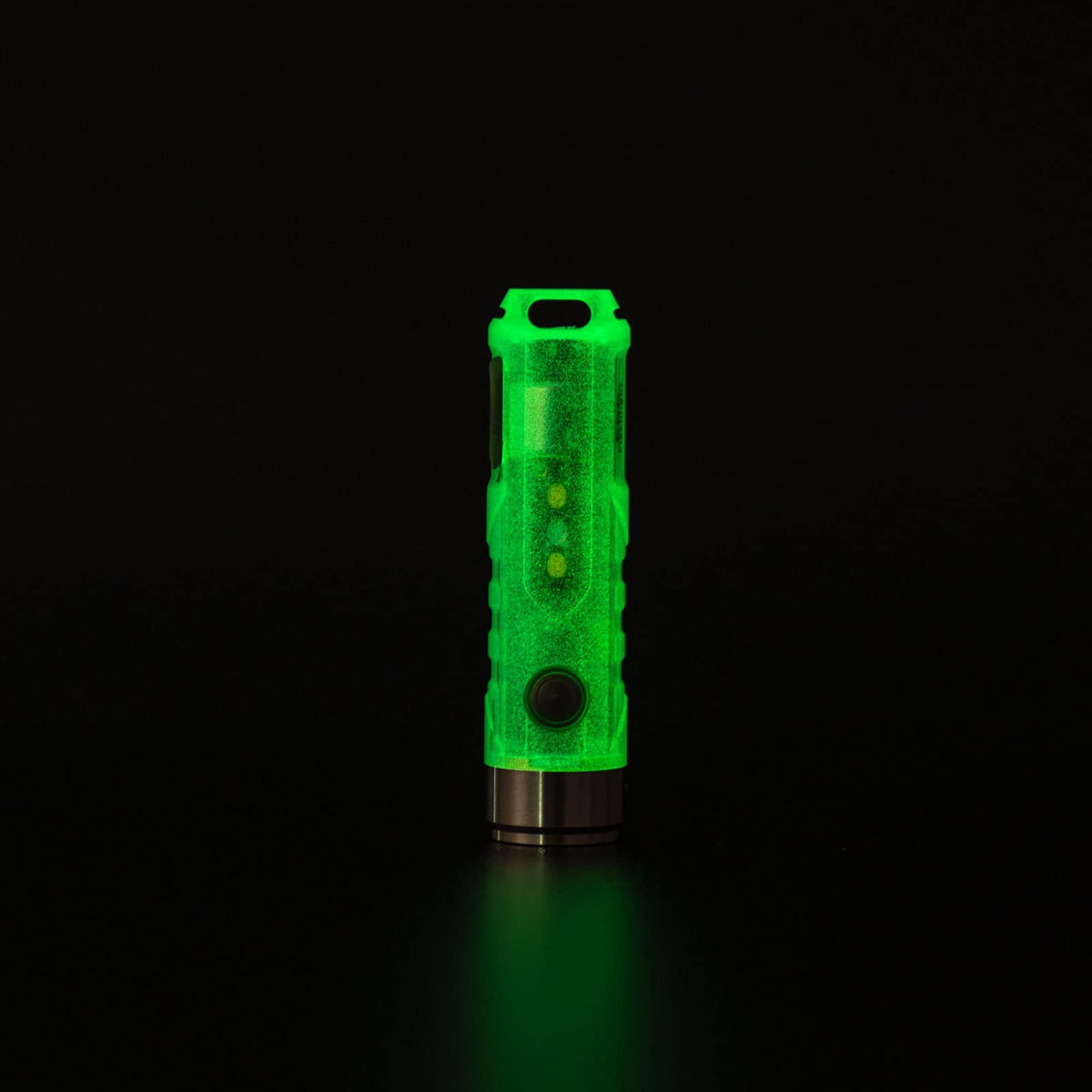 RovyVon Aurora A5 G4 compact EDC flashlight in hand