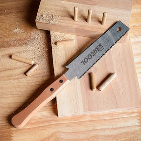 RUITOOL Japanese hand saw with beech handle for comfortable control.
