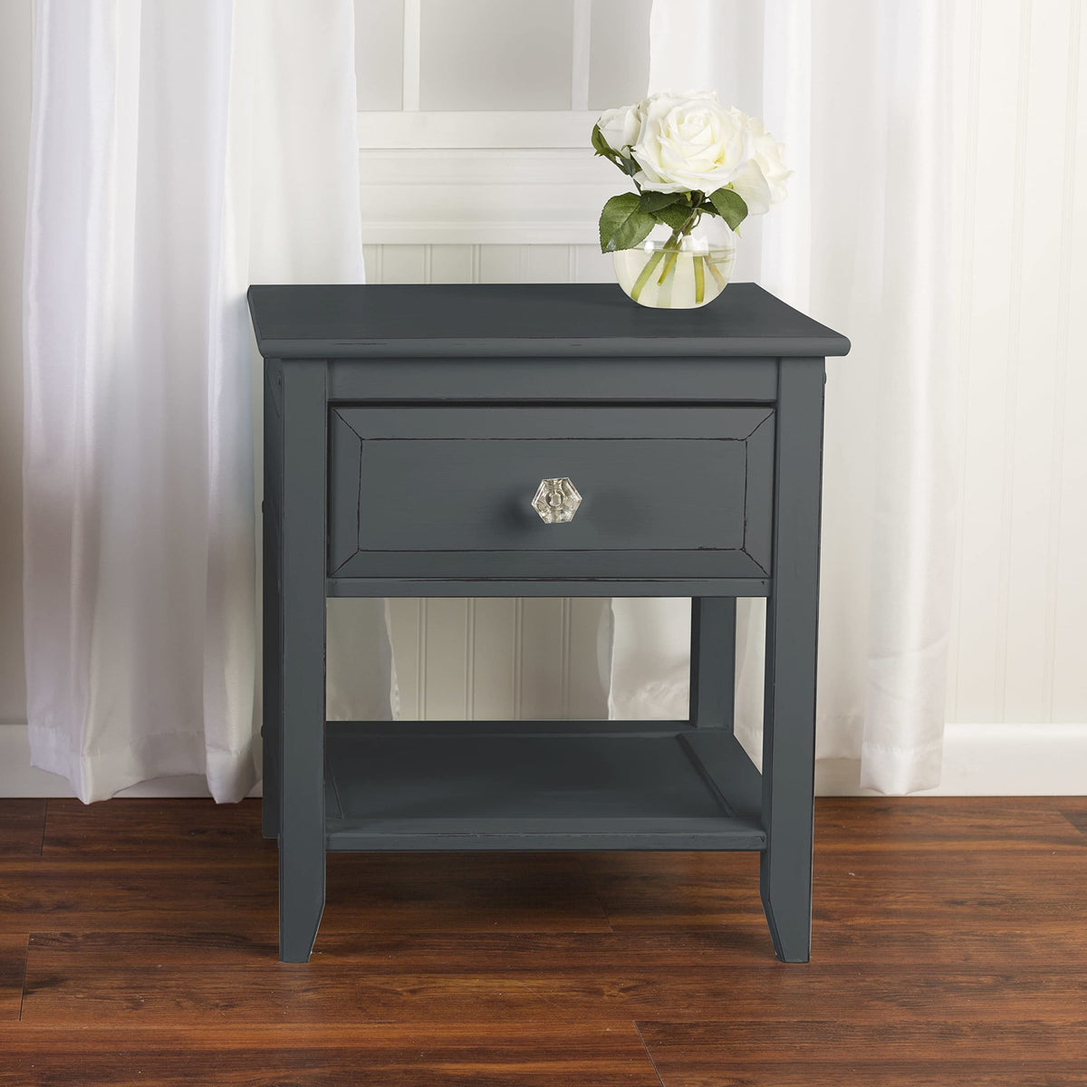 Rust-Oleum Charcoal Chalked one-coat coverage shown on a sample project.