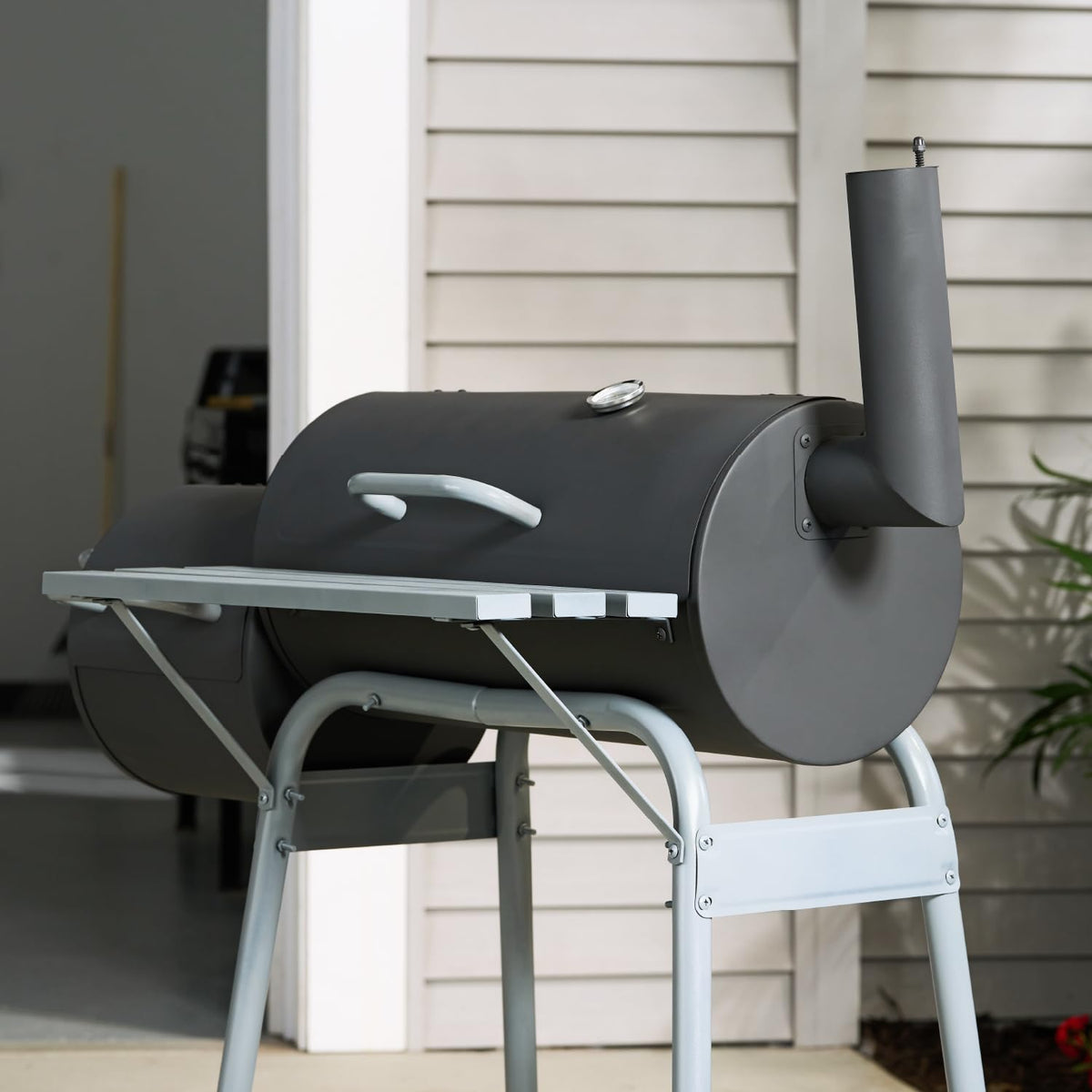 Color retention visual: Rust-Oleum High Heat maintains finish after heating cycles.