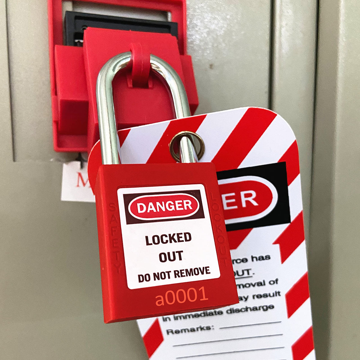 SAFBY lockout 5pcs set demonstration at a lockout station for compliance