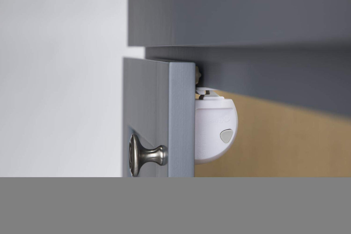 Safety 1st package includes eight locks and two keys for full coverage