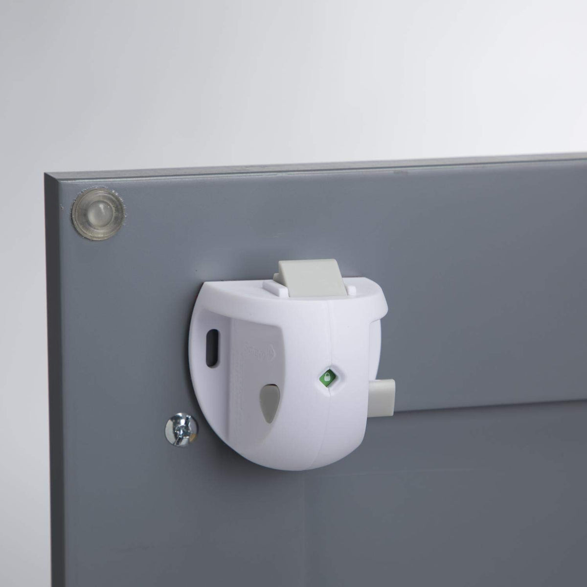 Safety 1st locking indicator shows engaged status