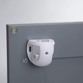 Safety 1st plastic template ensures perfect alignment during installation