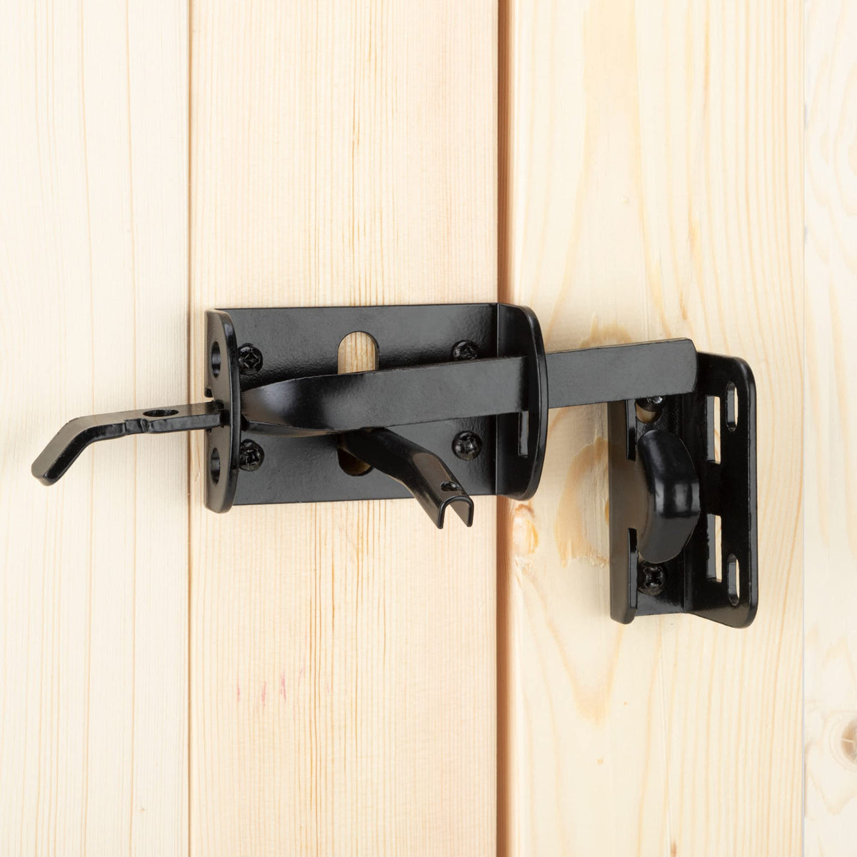 SANKINS self-locking-thumb-latch in action, secure opening with thumb release