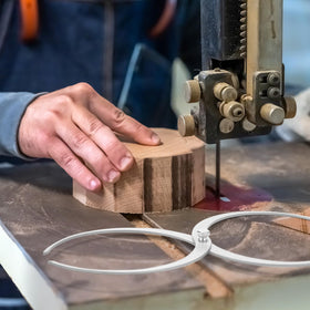 Saysurey measures wall thickness and hollow bowl diameters for pottery.