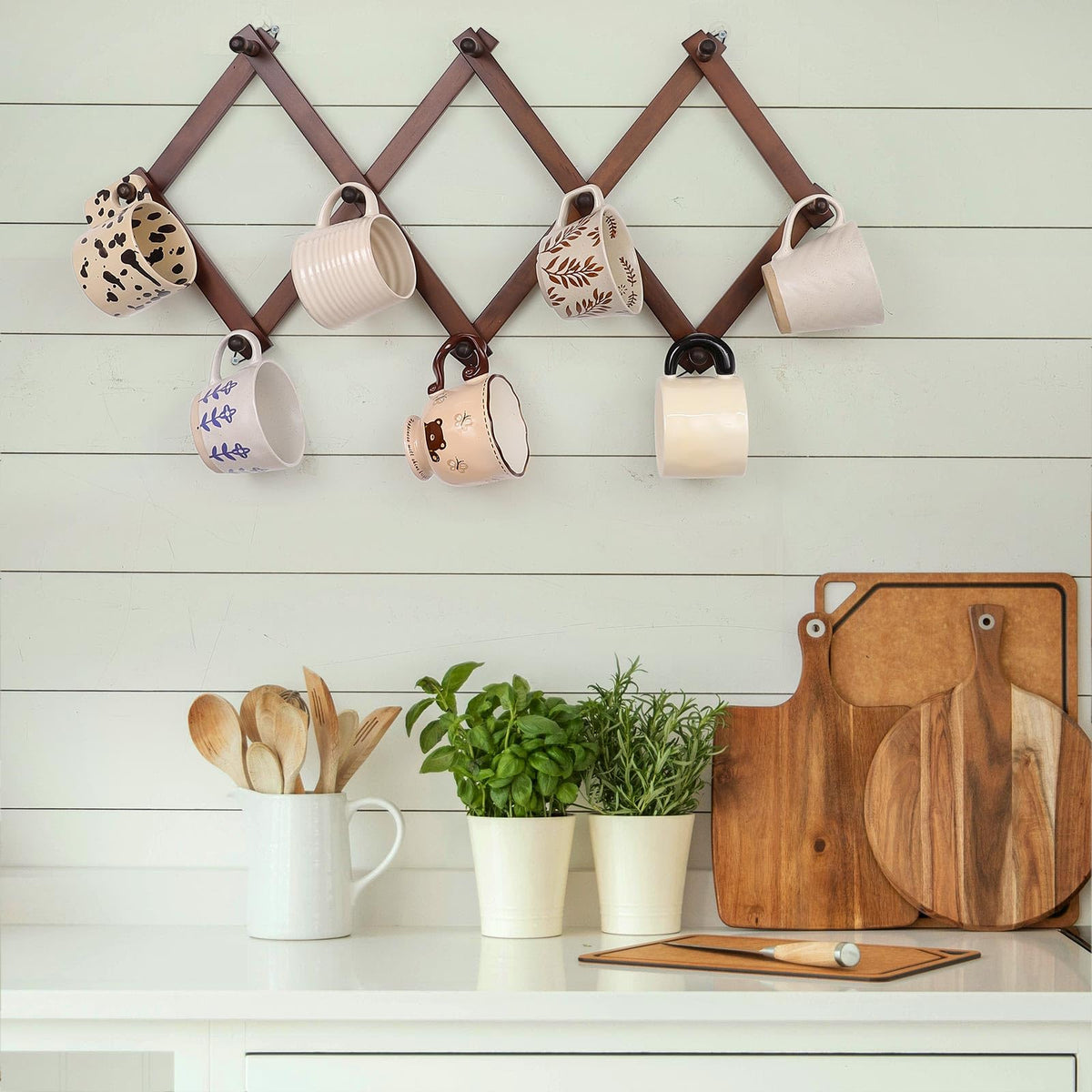 SCUNDA solid wood construction ensures durability and long-lasting use.