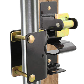 SDSWWFFFWWW latch keeps horses and cattle safely contained.