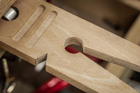 SE 6-inch saw frame compatibility supports intricate, delicate projects.