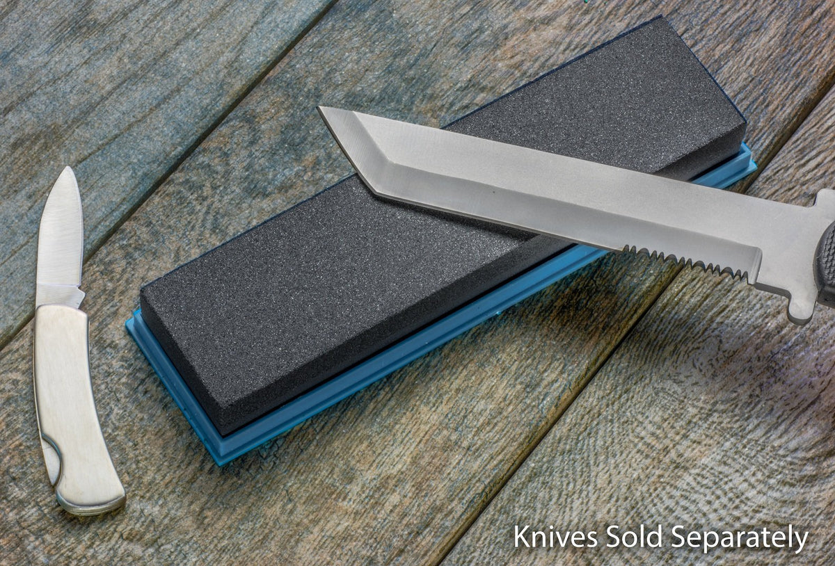 SE SS72BK whetstone stored safely in its blue case.
