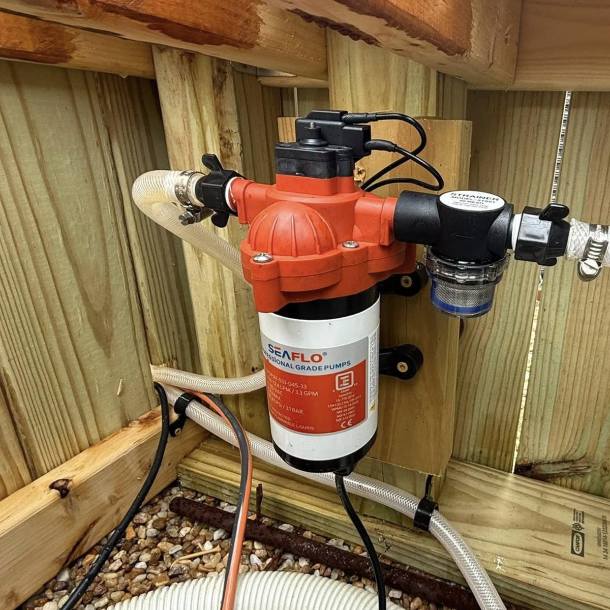 SEAFLO 33-Series plug-and-play install for quick setup.